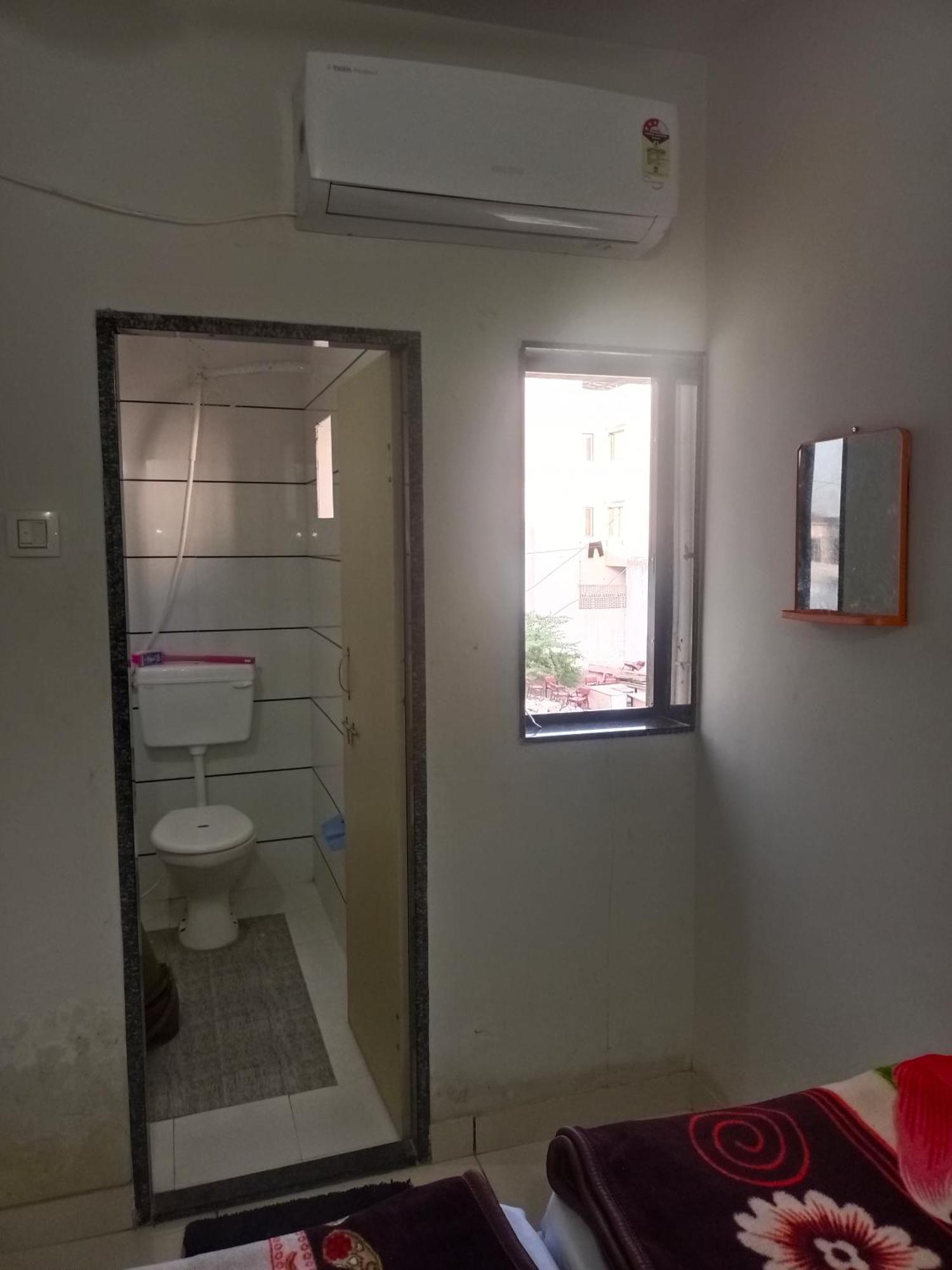 Kesav Homstay Dwārka Exteriör bild